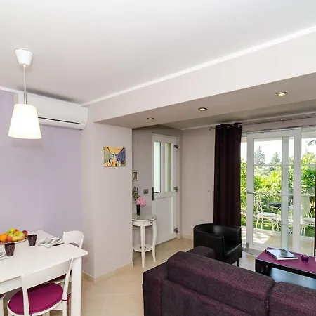 Gaura Apartment