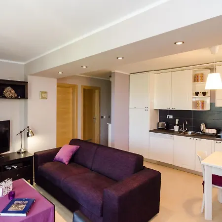 Gaura Apartment *