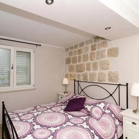 Gaura Apartment