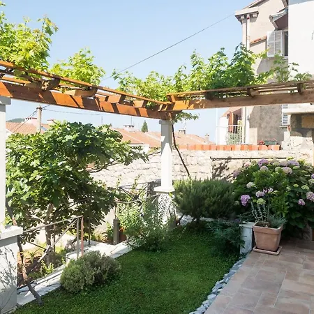 Gaura دوبروفينك